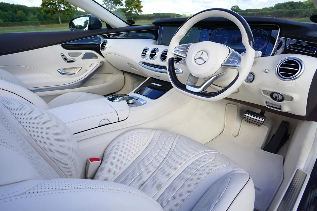 Luxusný interiér Mercedes-Benz